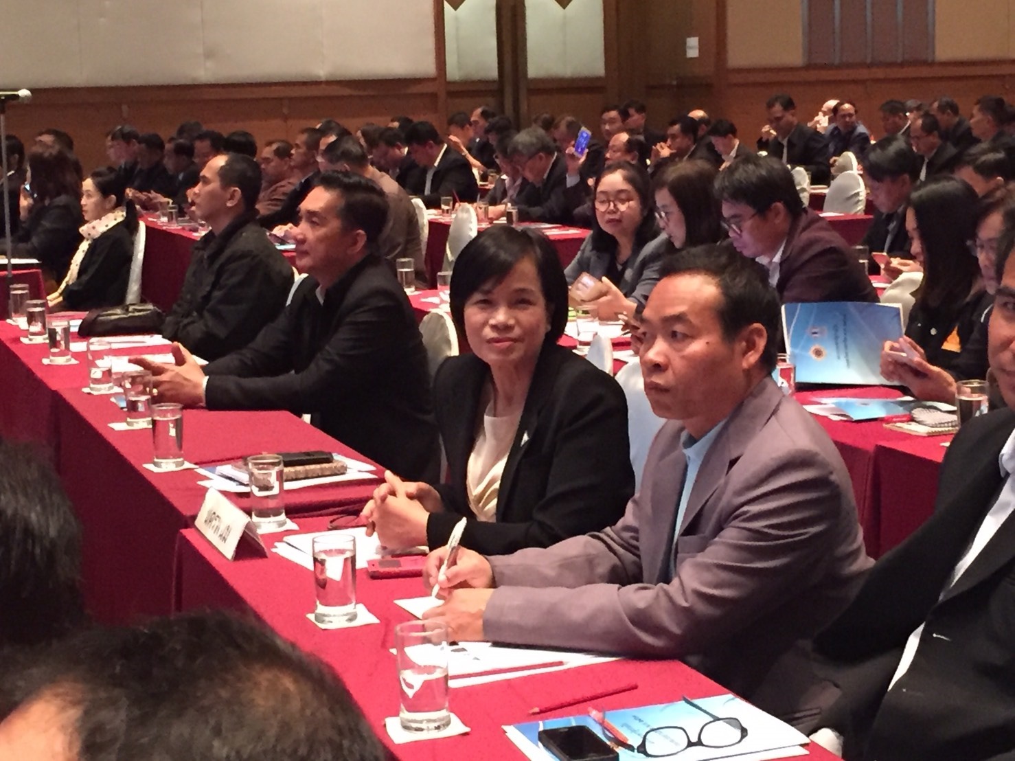 พช.นครพนม-ร่วมประชุมรับมอบนโยบายแผนประชารัฐร่วมใจ ปลอดภัยยาเสพติด พ.ศ.2561 ณ โรงแรมสุนีย์แกรนด์ จ.อุบลราชธานี