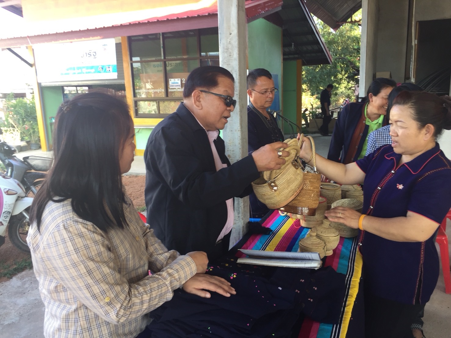 พช.นครพนม-โซนใต้ ติดตามงาน นิเทศและประเมินผลการดำเนินงานพัฒนาชุมชนอำเภอเรณูนคร (23 ม.ค.61)