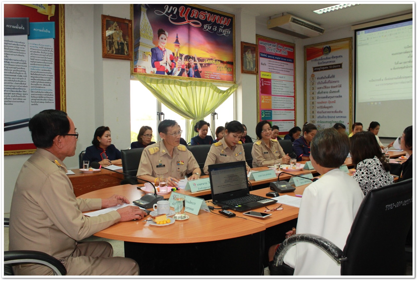 พช.นครพนม-ประชุมคณะกรรมการพัฒนาสตรีจังหวัดนครพนม (กพสจ.) ครั้งที่ 1/2561