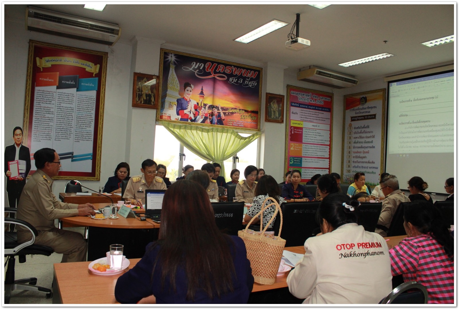 พช.นครพนม-ประชุมคณะกรรมการพัฒนาสตรีจังหวัดนครพนม (กพสจ.) ครั้งที่ 1/2561