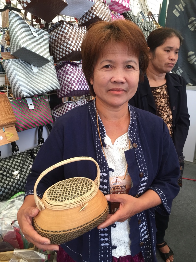 พช.นครพนม-พช.นครพนม-คัดเลือกกลุ่มอาชีพสตรีและสตรีดีเด่น โซนกลาง(บ้านนาเพียง อ.ท่าอุเทน)