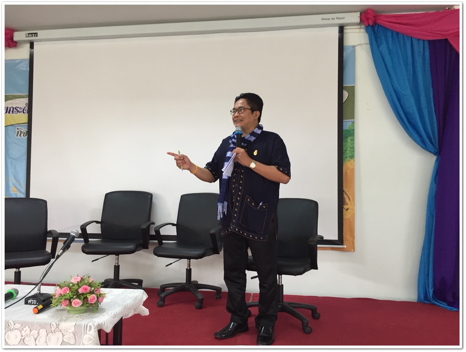พช.นครพนม-จัดเวทีเสวนา“แนวทางการขับเคลื่อนหมู่บ้านเศรษฐกิจพอเพียงต้นแบบ”