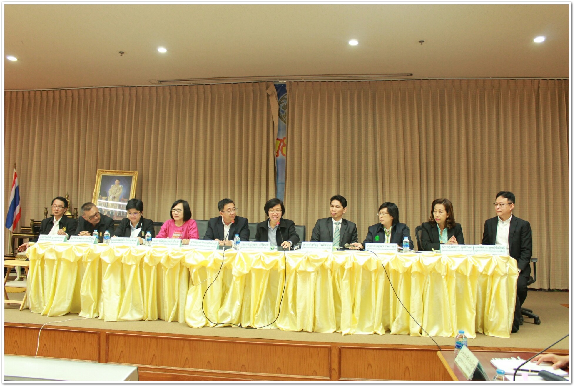 พช.นครพนม-ร่วมประชุมเพื่อรับฟังการมอบแนวทางการดำเนินงานฯและการให้ข้อเสนอแนะจากคณะผู้ตรวจราชการฯ โครงการไทยนิยม ยั่งยืน