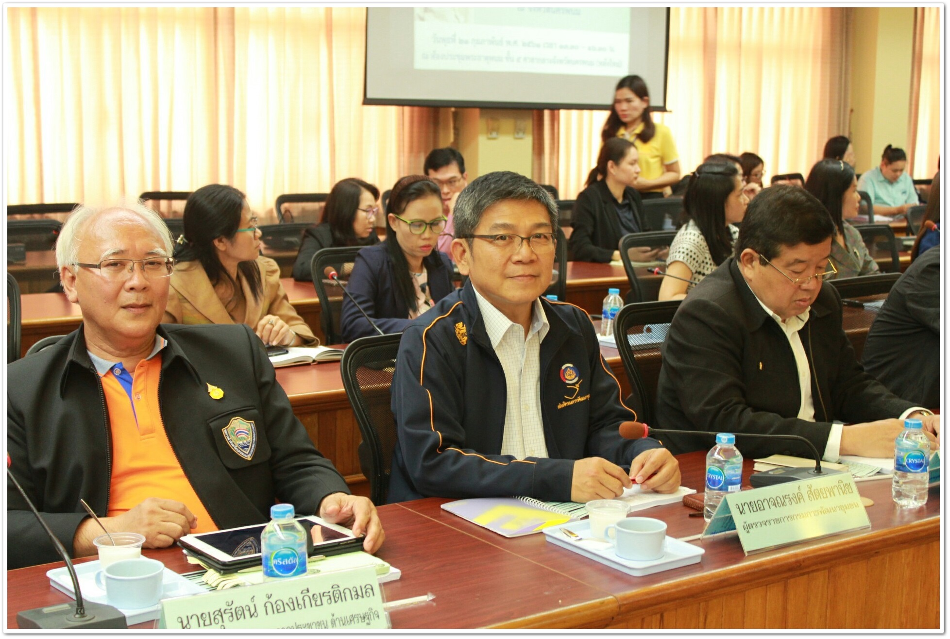 พช.นครพนม-ร่วมประชุมเพื่อรับฟังการมอบแนวทางการดำเนินงานฯและการให้ข้อเสนอแนะจากคณะผู้ตรวจราชการฯ โครงการไทยนิยม ยั่งยืน