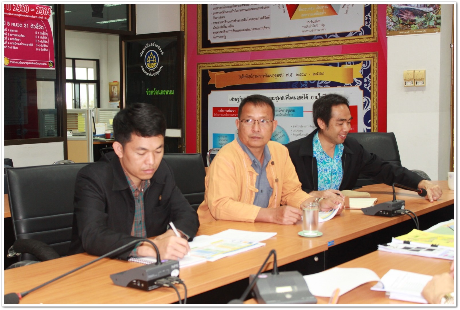 พช.นครพนม-ประชุมผ่านระบบวิดีทัศน์ทางไกล (Video Conference) ในการเตรียมความพร้อมการจัดทำงบประมาณรายจ่ายเพิ่มเติม ประจำปีงบประมาณ 2561 โครงการชุมชนท่องเที่ยว OTOP นวัตวิถี