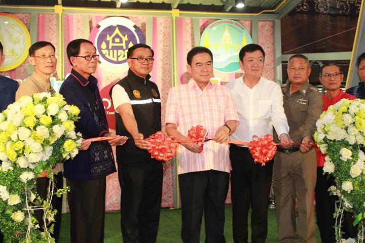 พช.นครพนม-เปิดงานมหกรรมสินค้ากลุ่มจังหวัดสู่สากล “shop สนุก สุขใจ” เปิดที่ทำการ OTOP Trader นครพนม”