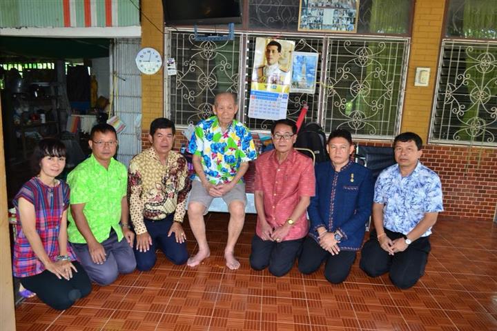 พช.นครพนม-รดน้ำขอพร อดีตพัฒนาการจังหวัดนครพนม