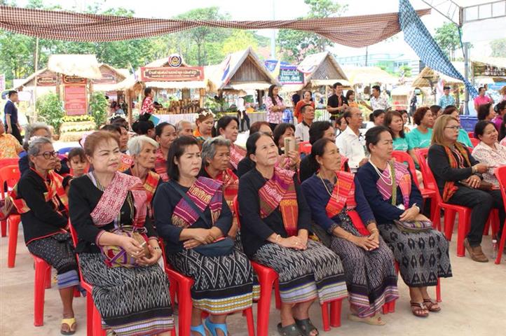 พช.นครพนม-พิธีปิดโครงการท่องเที่ยว สนุก สุขใจ Smart Village Smart OTOP มหกรรมหมู่บ้านท่องเที่ยว “บ้านพ่อ พอเพียง”