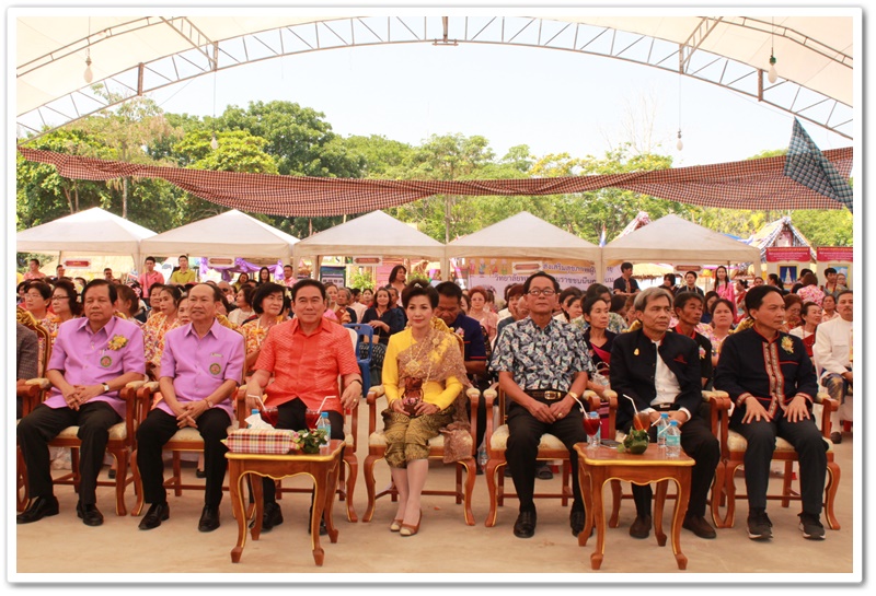 พช.นครพนม-มอบรางวัลแก่ผู้ชนะการประกวดอาหารพื้นเมืองที่เป็นอัตลักษณ์ประจำท้องถิ่น ตามโครงการ มหกรรมหมู่บ้านเศรษฐกิจพอเพียงรองรับการท่องเที่ยว “บ้านพ่อ พอเพียง” และ “ทัวร์สุขภาพดี วิถีธรรม จังหวัดนครพนม”