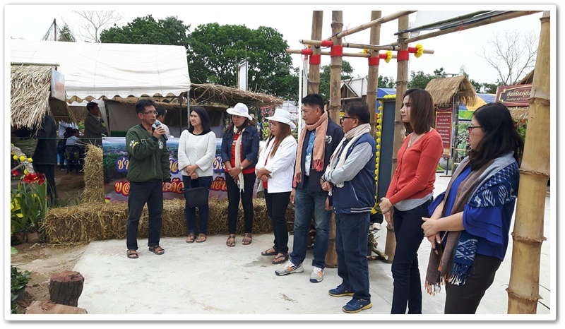 พช.นครพนม-ตรวจเยี่ยมและให้กำลังใจทีมงานหมู่บ้านเศรษฐกิจพอเพียงรองรับการท่องเที่ยว จำนวน 20 หมู่บ้าน ในงานมหกรรม “บ้านพ่อ พอเพียง”