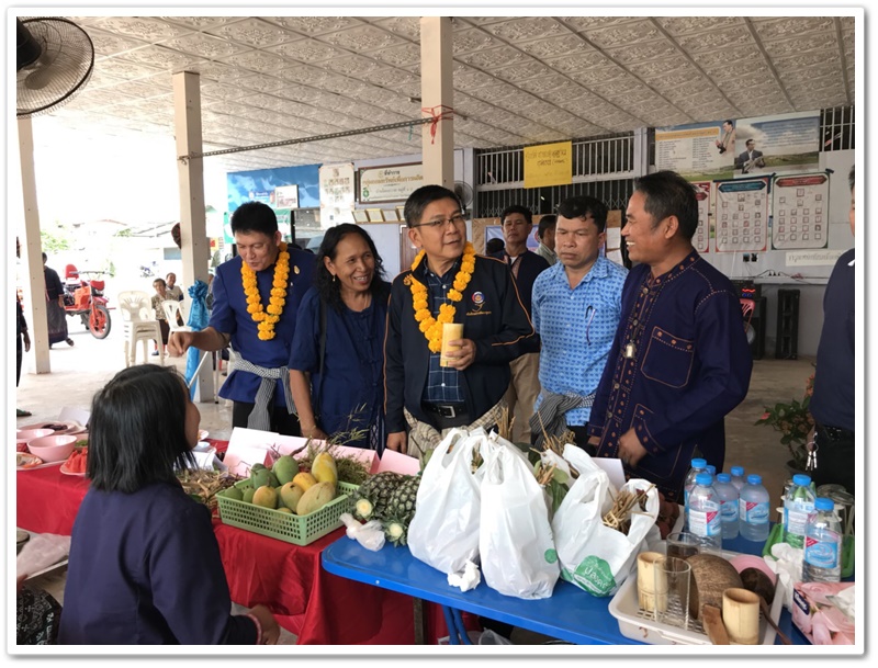 พช.นครพนม-ผู้ตรวจฯลงพื้นที่พบปะและให้คำแนะนำการดำเนินงานแก่คณะกรรมการหมู่บ้าน otop เพื่อการท่องเที่ยว (OTOP Village) บ้านโคกสวาท อ.บ้านแพง