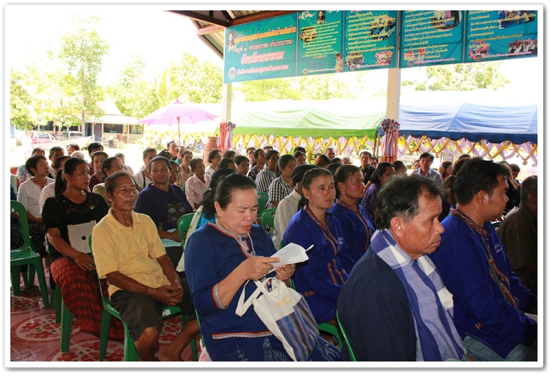 พช.นครพนม-ประเมินกิจกรรมพัฒนาชุมชนตามโครงการเชิดชูเกียรติหมู่บ้านเศรษฐกิจพอเพียง “อยู่เย็น เป็นสุข” อำเภอนาทม