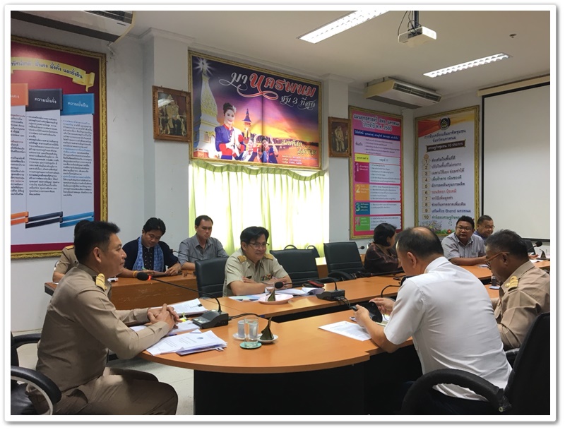 พช.นครพนม-ประชุมแนวทางการส่งมอบรายการวัสดุสนับสนุนอาชีพครัวเรื่อนเป้าหมาย (ตามแนวทาง 8 ข้อและวิธีปฏิบัติอื่นๆ) โครงการขยายผลการพัฒนาตามแนวทางศาสตร์พระราชา