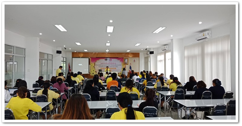พช.นครพนม-ประธานพิธีเปิดโครงการประชุมเชิงปฏิบัติการเจ้าหน้าที่พัฒนาชุมชนและองค์กรสตรีในการขับเคลื่อนยุทธศาสตร์กองทุนพัฒนาบทบาทสตรีจังหวัดนครพนม ประจำปี 2561