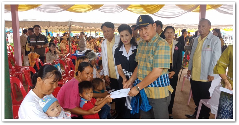 พช.นครพนม-ออกให้บริการประชาชนในโครงการจังหวัดเคลื่อนที่บำบัดทุกข์ บำรุงสุข สร้างรอยยิ้มให้ประชาชน อ.ศรีสงคราม