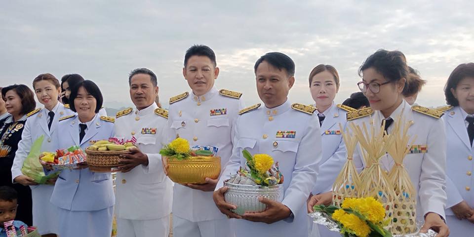 นครพนม-ร่วมประกอบพิธีบำเพ็ญกุศลและน้อมรำลึกเนื่องในวันคล้ายวันสวรรคต พระบาทสมเด็จพระปรมินทรมหาภูมิพลอดุลยเดช บรมนาถบพิตร