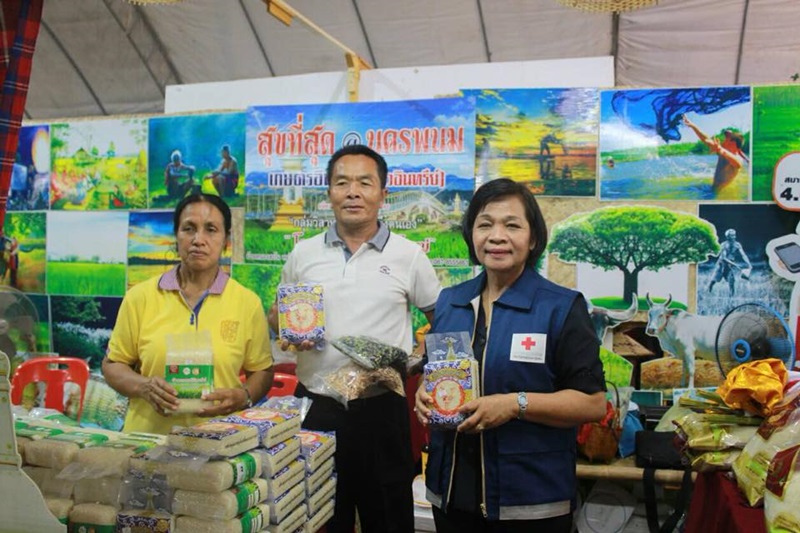 นครพนม-รองผู้ว่าราชการจังหวัดนครพนม เยี่ยมชมและให้กำลังใจหมู่บ้าน OTOP Village ในงานเปิดกิจกรรมการเชื่อมโยงการตลาดท่องเที่ยวฯ