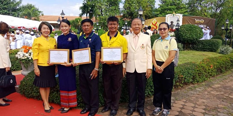 นครพนม-ผู้นำ อช. รับประกาศนียบัตร ในงานเทิดพระเกียรติสมเด็จพระศรีนครินทรา บรมราชชนนี จังหวัดนครพนม ประจำปี 2561