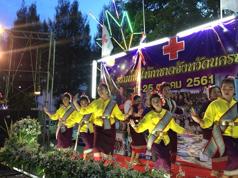 นครพนม-หมู่บ้าน OTOP Village บ้านโคกสวาท ร่วมแสดงศิลปวัฒธรรม ในงานประเพณีไหลเรือไฟและงานกาชาดจังหวัดนครพนม