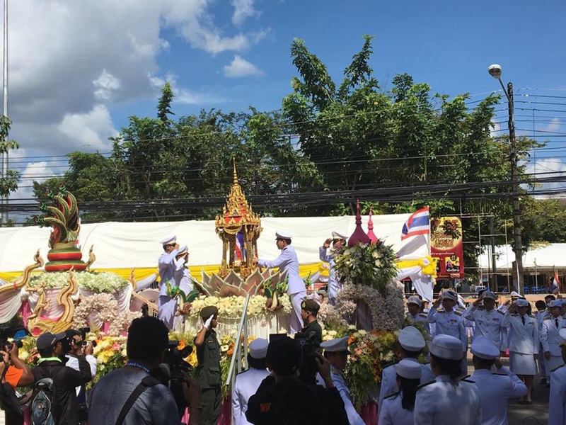นครพนม-อัญเชิญไฟพระฤกษ์และขบวนแห่ปราสาทผึ้ง ก่อนพิธีเปิดประเพณีไหลเรือไฟประจำปี 2561