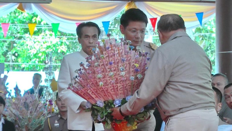 นครพนม-รองนายกรัฐมนตรี นำพุทธศาสนิกชน ทอดกฐินสามัคคี จังหวัดนครพนม
