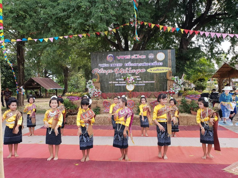 นครพนม-เปิดตัวหมู่บ้าน OTOP เพื่อการท่องเที่ยว (OTOP Village) 8 เส้นทาง หมู่บ้านนาถ่อน