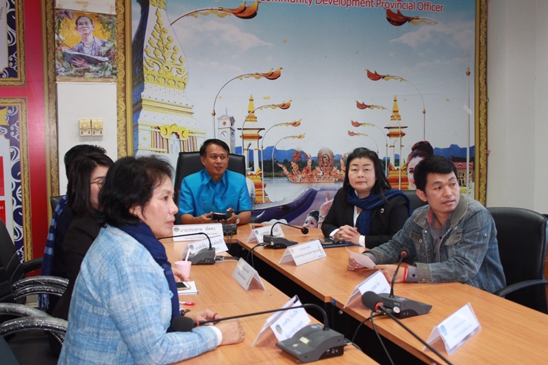 พช.นครพนม-รับฟังการประชุมกรมการพัฒนาชุมชน ครั้งที่ 10/2561 รับชมผ่านทางระบบ TV พช.