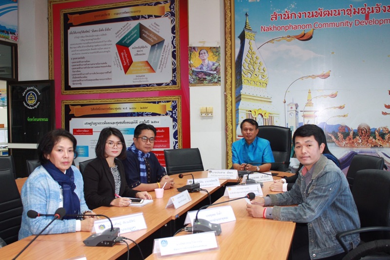 พช.นครพนม-รับฟังการประชุมกรมการพัฒนาชุมชน ครั้งที่ 10/2561 รับชมผ่านทางระบบ TV พช.