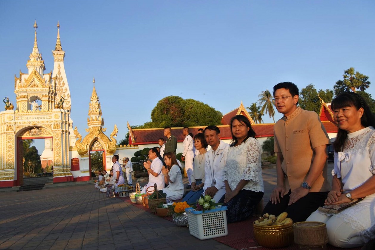 นครพนม “ผู้ว่า พาทำบุญ”