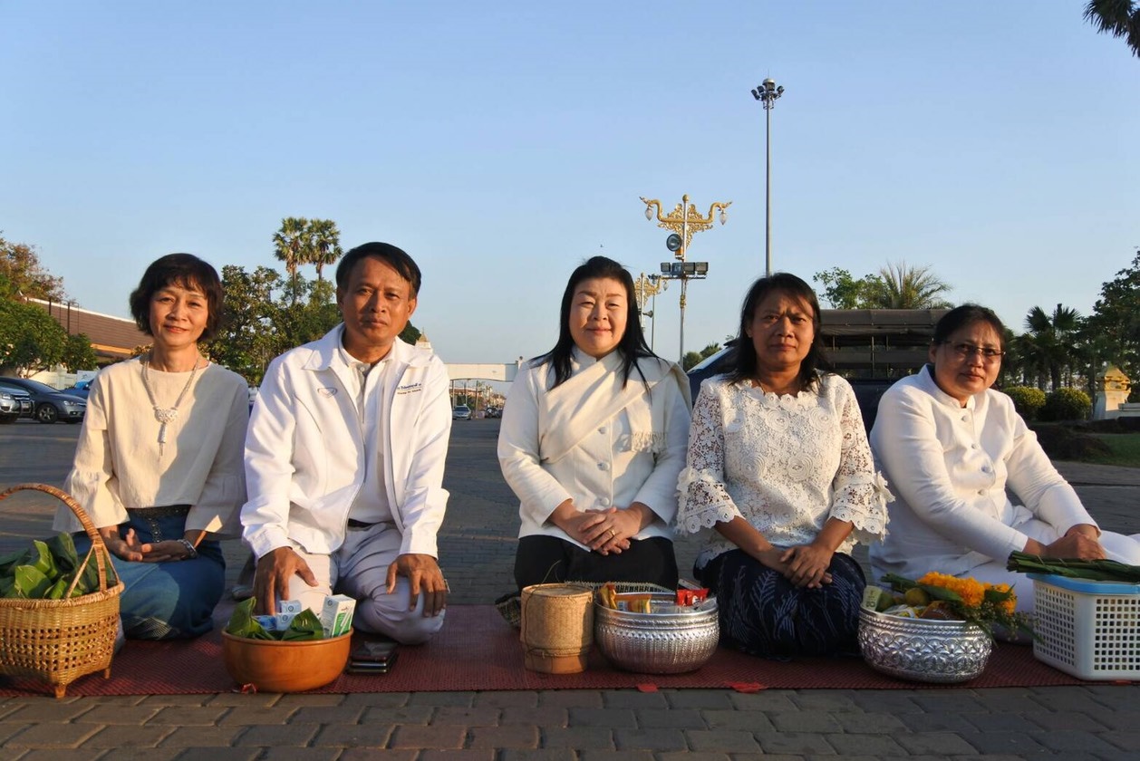 นครพนม “ผู้ว่า พาทำบุญ”