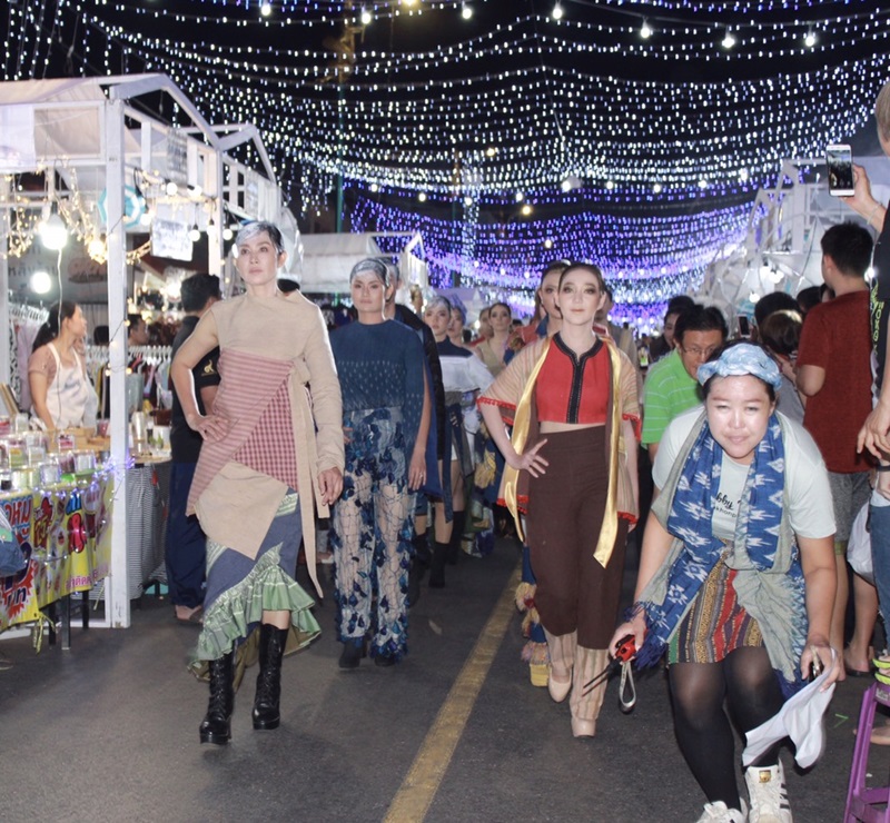 ?นครพนม เดินแบบสุดยอด “ผ้าไทย ไม่เชย” ภายใต้งาน Winter Festival