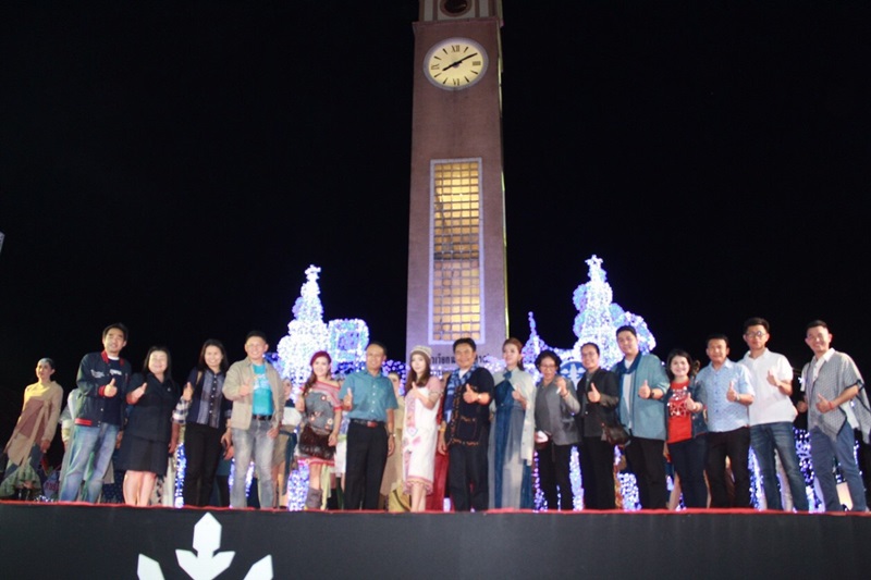 ?นครพนม เดินแบบสุดยอด “ผ้าไทย ไม่เชย” ภายใต้งาน Winter Festival