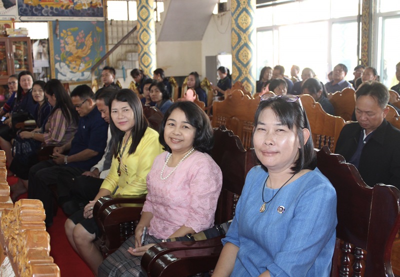 ?นครพนม ทอดผ้าป่าสมทบกองทุนอาสาพัฒนาชุมชนจังหวัดนครพนม