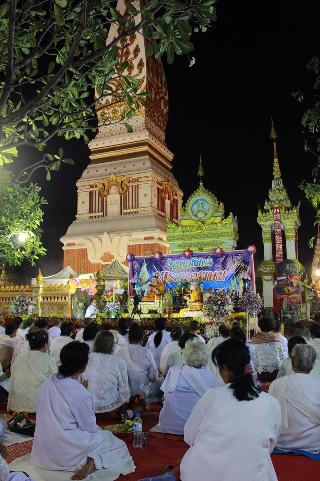 ?พช.นครพนม ร่วมรับฟังพระธรรมเทศนาและเวียนเทียนในงานนมัสการพระธาตุพนม 2562