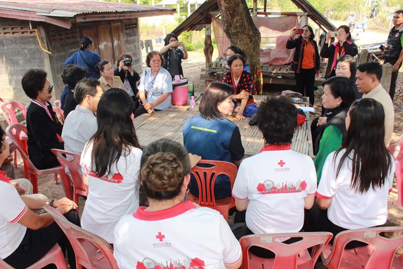 ?นครพนม ลงพื้นเยี่ยมครัวเรือนยากจนตามโครงการ “นครพนม สร้างสังคมอุดมสุข”