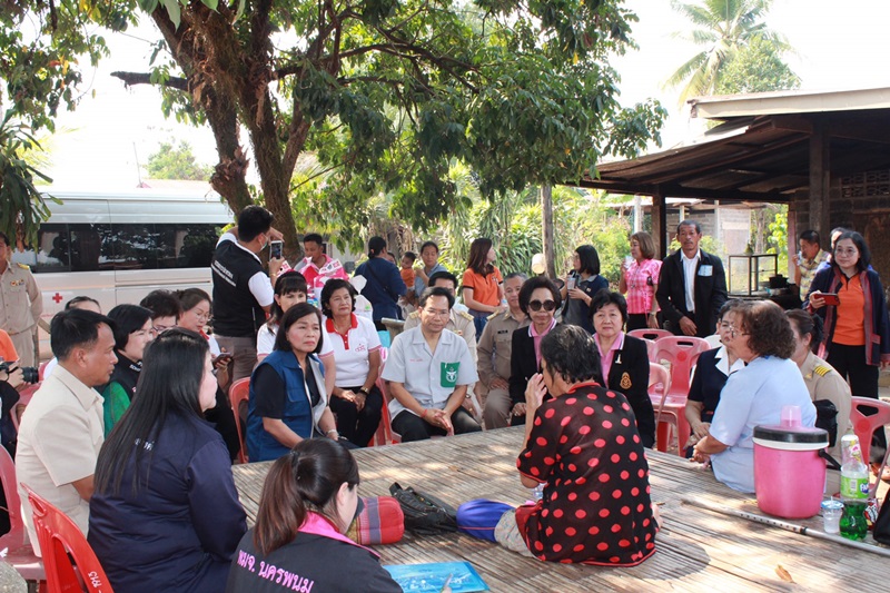 ?นครพนม ลงพื้นเยี่ยมครัวเรือนยากจนตามโครงการ “นครพนม สร้างสังคมอุดมสุข”