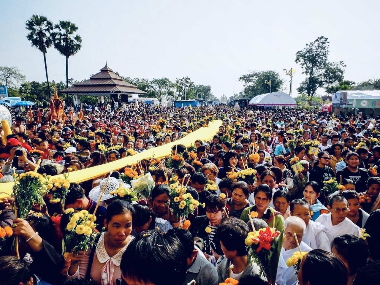 ?นครพนมร่วมพิธีขบวนแห่อัญเชิญพระอุปคุตจากริมฝั่งแม่น้ำโขง ในงานนมัสการพระธาตุพนม ปี 2562