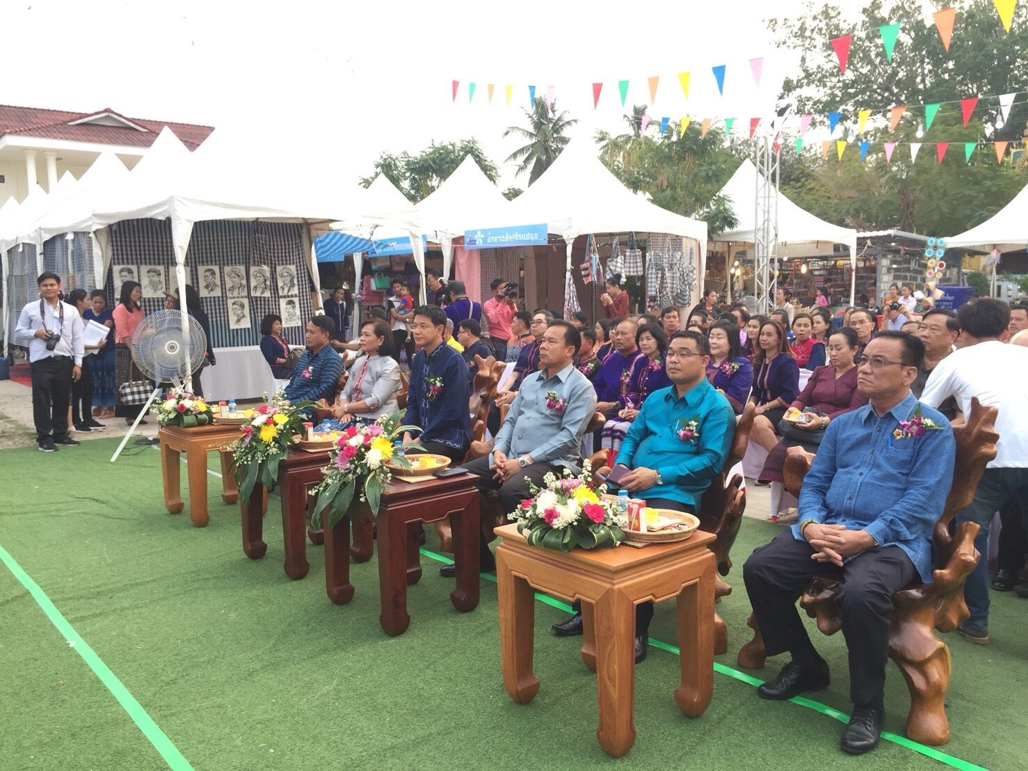 ?นครพนม เปิดงานจัดแสดงและจำหน่ายสินค้าผลิตภัณฑ์ OTOP สานสัมพันธ์สองแผ่นดิน คำม่วน-นครพนม