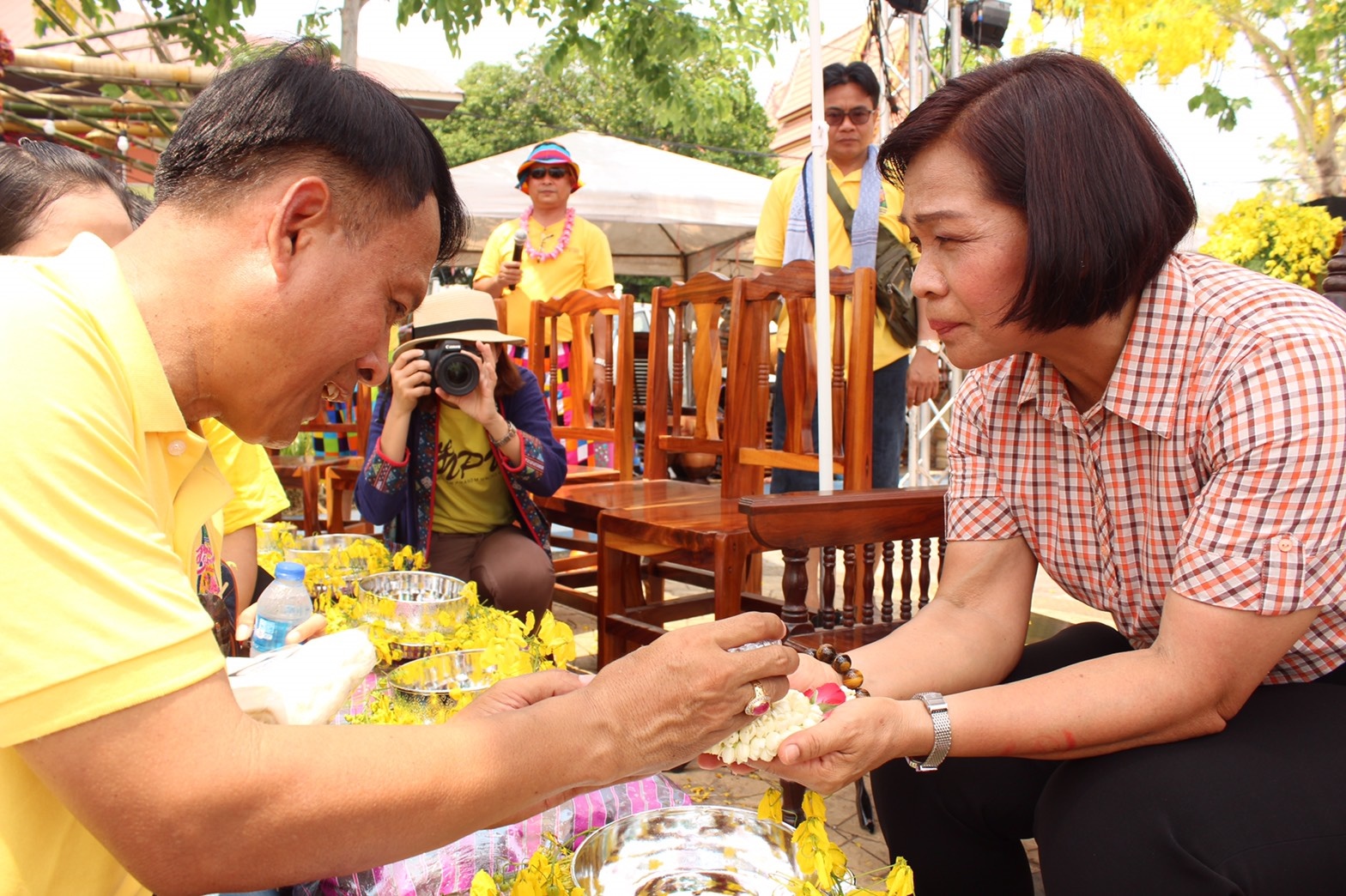 @นครพนม : พช. ร่วมสืบสานประเพณีรดน้ำขอพร เนื่องในเทศกาลสงกรานต์ 2562
