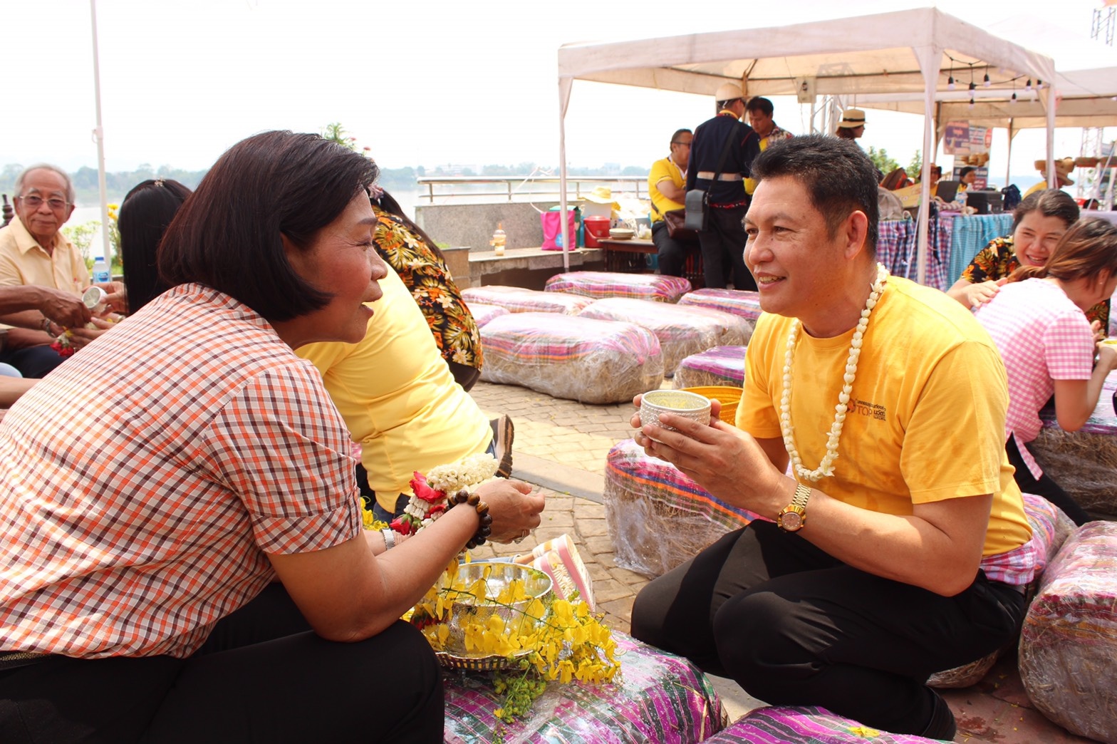 @นครพนม : พช. ร่วมสืบสานประเพณีรดน้ำขอพร เนื่องในเทศกาลสงกรานต์ 2562