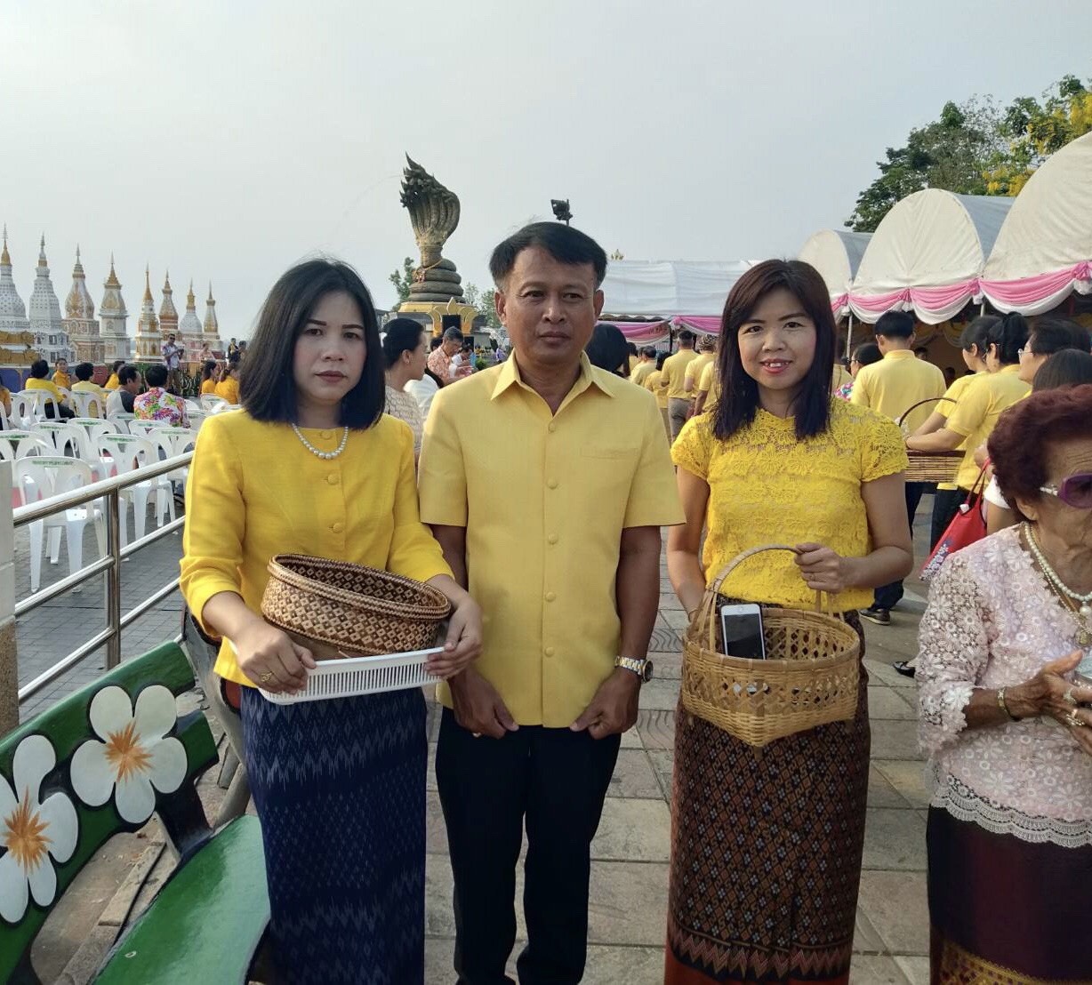 @นครพนม : ทำบุญตักบาตร (เทศบาล) เนื่องในวันปีใหม่ไทย 2562