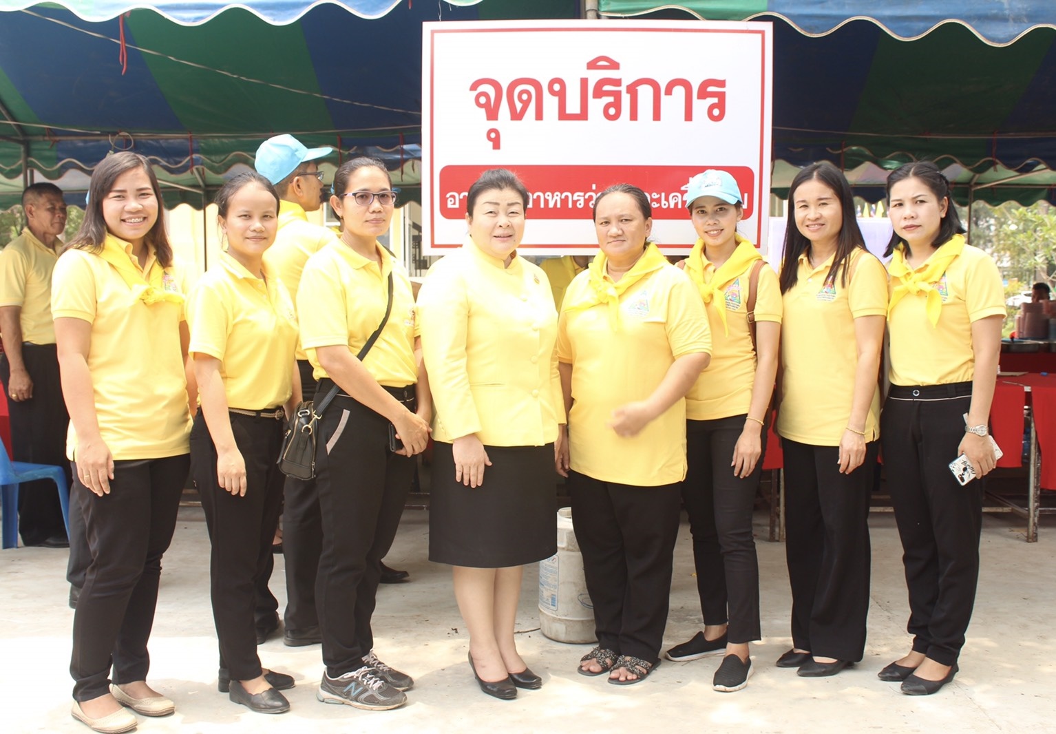 @นครพนม : พช.นครพนม ออกหน่วยบริการอาหารและเครื่องดื่ม เนื่องในโอกาสมหามงคลพระราชพิธีบรมราชาภิเษก พุทธศักราช 2562