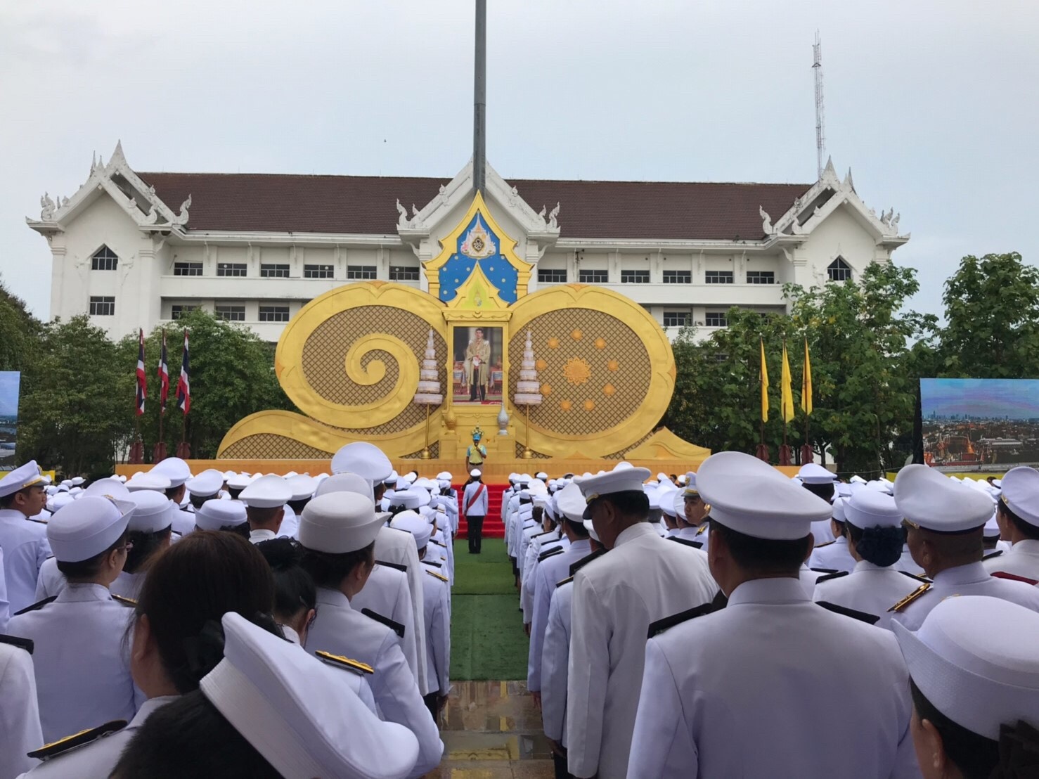 @นครพนม : พช.นครพนม ร่วมงานพิธีเปิดกรวยถวายราชสักการะหน้า พระบรมฉายาลักษณ์พระบาทสมเด็จพระเจ้าอยู่หัวเนื่องในโอกาสมหามงคลพระราชพิธีบรมราชาภิเษก พุทธศักราช 2562