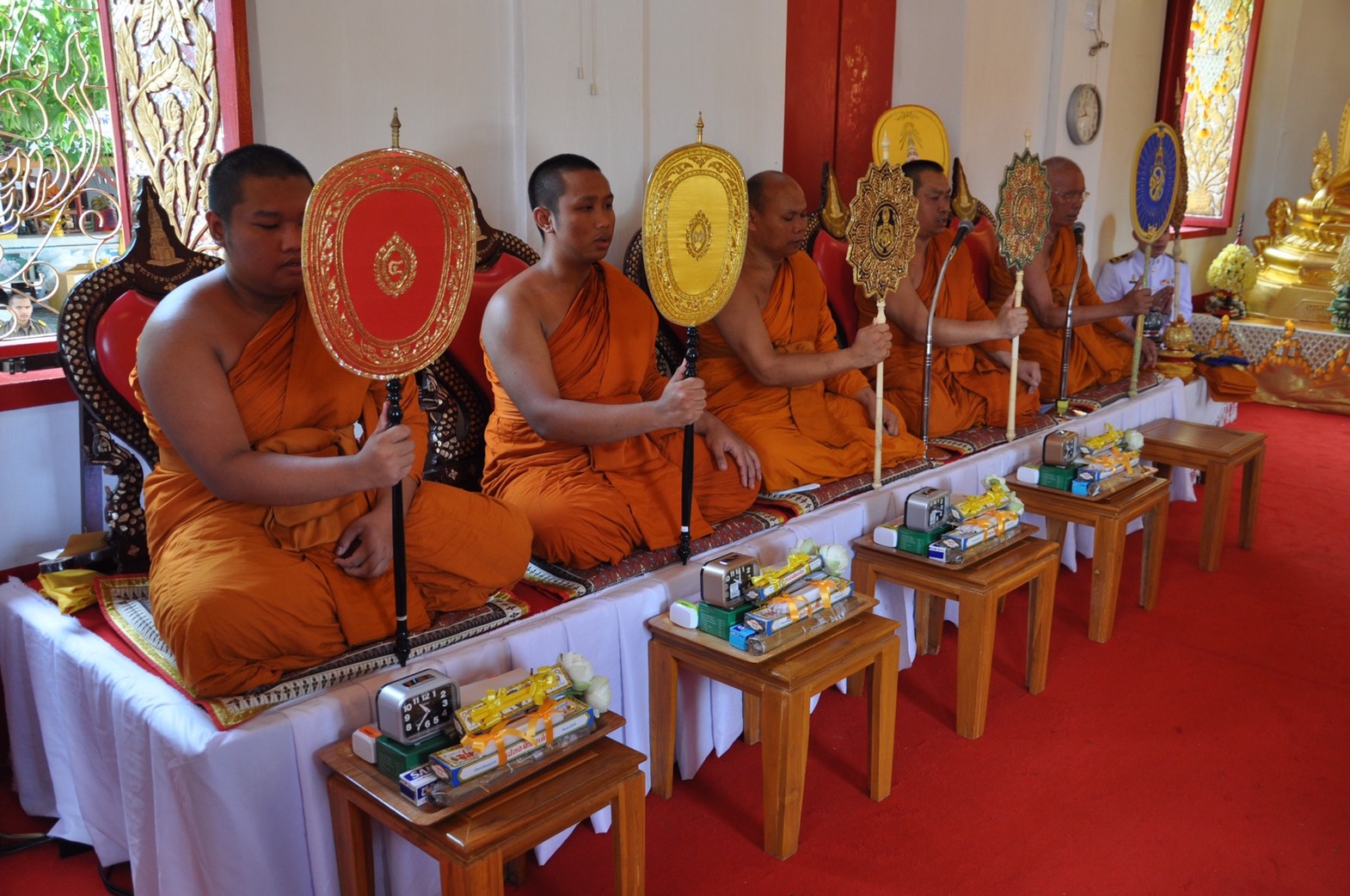 @นครพนม : พิธีถวายพัดรองและย่าม การพระราชพิธีบรมราชาภิเษก พุทธศักราช 2562 ไปถวายสักการะปูชนียสถานและถวายสังฆทาน