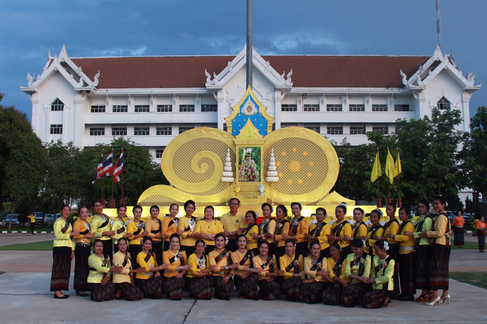@นครพนม : จัดงานมหรสพสมโภช เนื่องในโอกาสมหามงคล พระราชพืธีบรมราชาภิเษก พุทธศักราช 2562