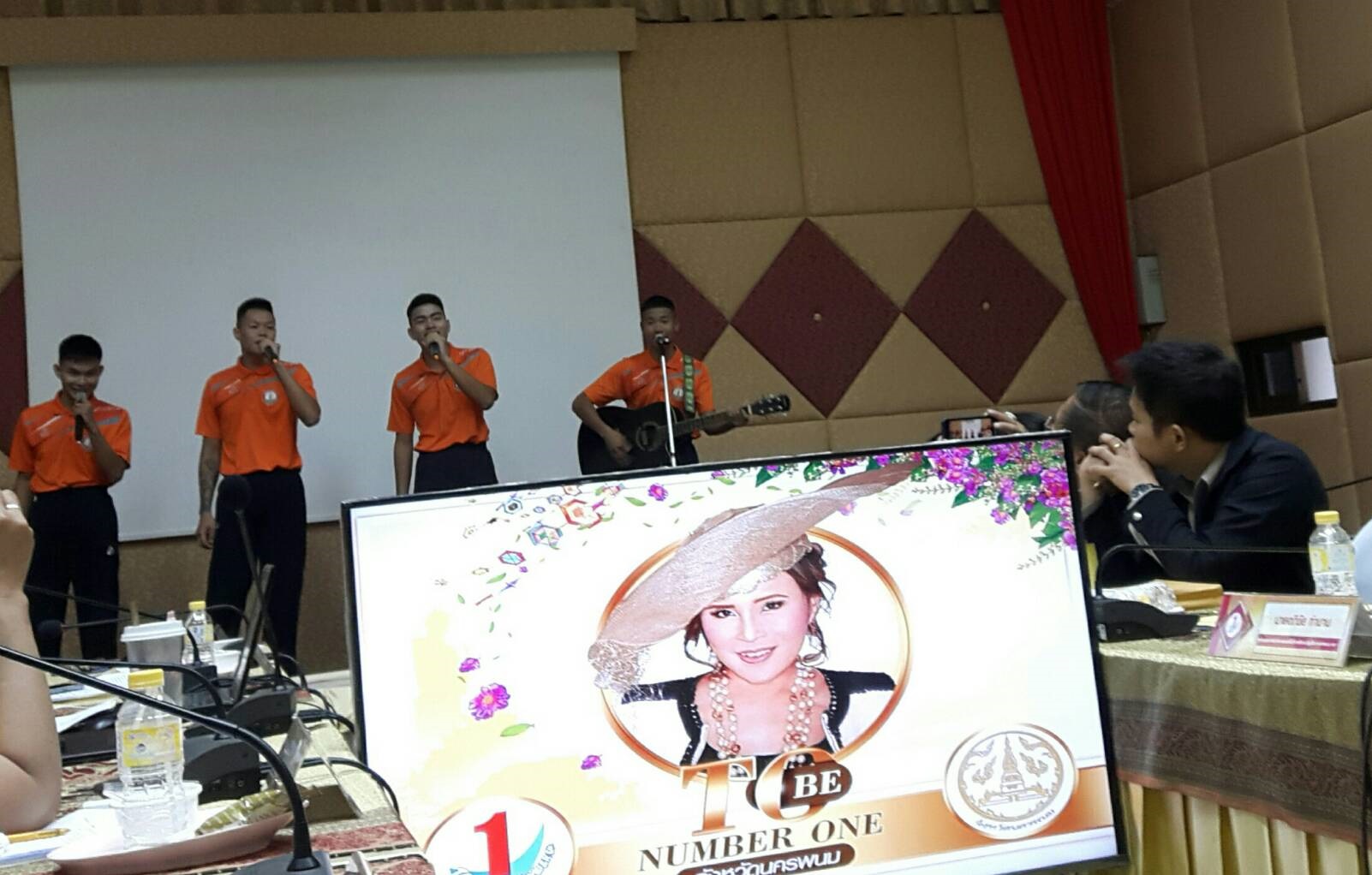 ะชุมคณะกรรมการโครงการ TO BE NUMBER ONE จังหวัดนครพนม ครั้งที่ 4/2562