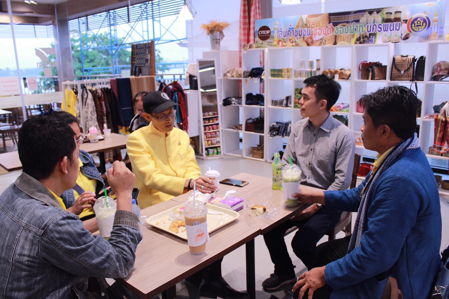 ติดตามการดำเนินงาน OTOP 7- eleven สาขาแลนด์มาร์คพญาศรีสัตตนาคราช