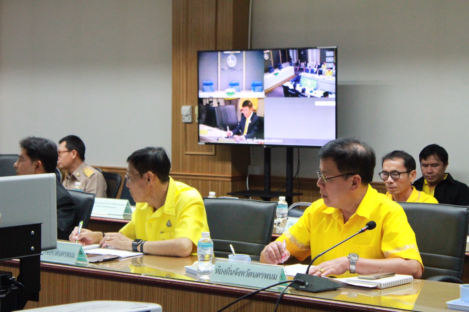 ประชุมหารือข้อราชการสำคัญของกระทรวงมหาดไทยผ่านระบบวิดีทัศน์ทางไกล (Video Conference System)