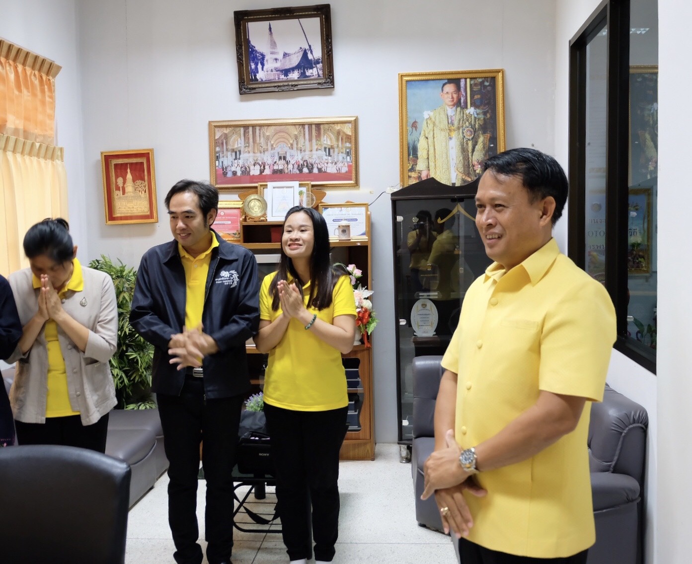 ด้วยรักและผูกพัน ครอบครัวพช.นครพนม ร่วมอวยพรวันคล้ายวันเกิดท่านพัฒนาการจังหวัดนครพนม