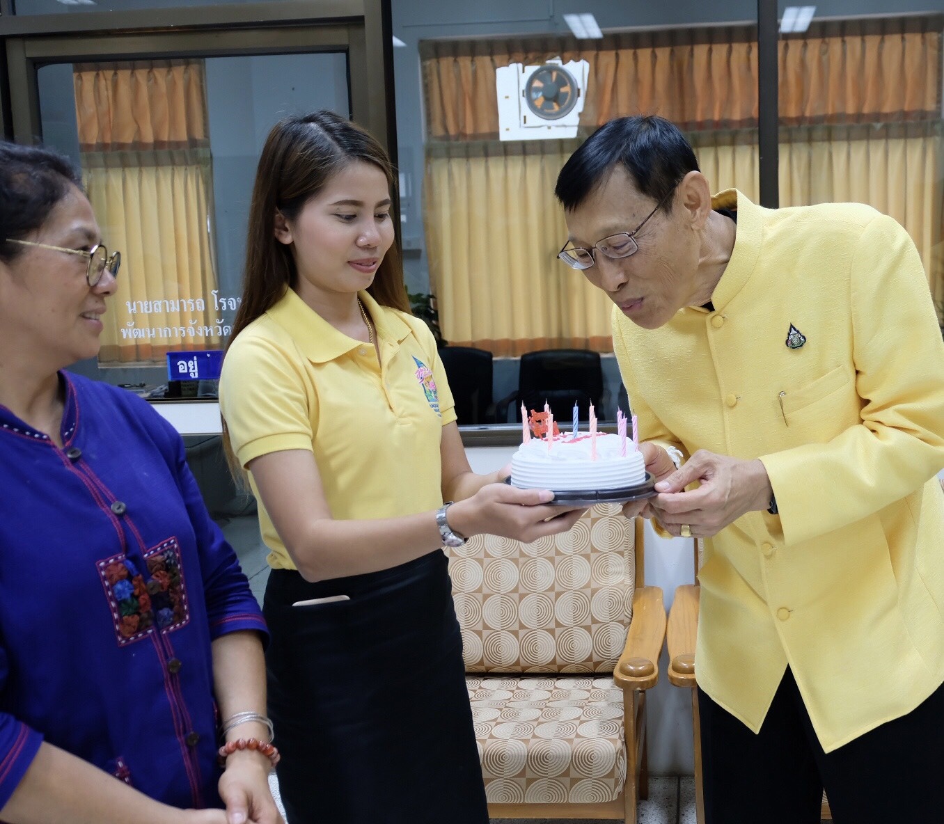 ด้วยรักและผูกพัน ครอบครัวพช.นครพนม ร่วมอวยพรวันคล้ายวันเกิดท่านพัฒนาการจังหวัดนครพนม